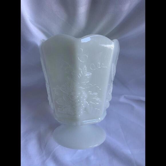 Napco 1186 Milk Glass Cleveland Ohio Grapes Cherries Compote Fruit Bowl Dish - Picture 1 of 14